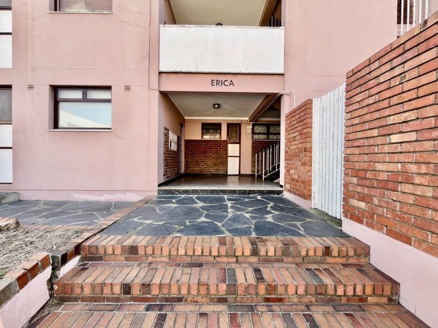 1 Bedroom Property for Sale in Wynberg Western Cape